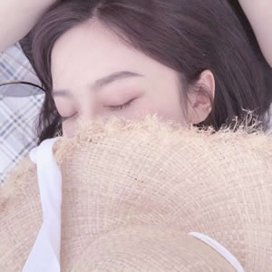 成熟气质女人微信头像|高级感拉满,凸显优雅品味 女生头像 第7张 成熟气质女人微信头像|高级感拉满,凸显优雅品味 女生头像 第7张