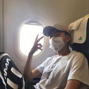 低头戴帽子男生头像推荐｜高清无水印，适配微信 /QQ/ 社交平台 男生头像 第16张