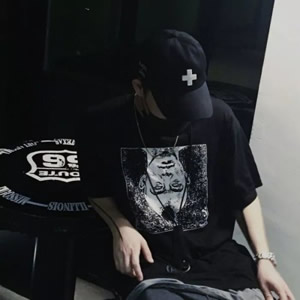低头戴帽子男生头像推荐｜高清无水印，适配微信 /QQ/ 社交平台 男生头像 第8张