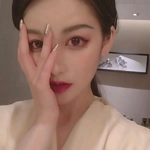 气质高冷时尚女生头像:精致感爆棚,小众又吸睛 女生头像 第6张 气质高冷时尚女生头像:精致感爆棚,小众又吸睛 女生头像 第6张