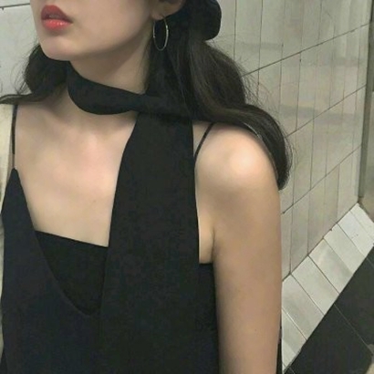 露锁骨氛围感露肩女生头像，高级小众真人女 女生头像 第2张