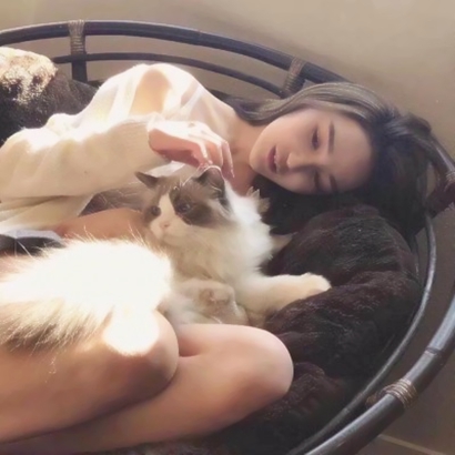 真人实拍带猫的女生头像图片 女生头像 第25张 真人实拍带猫的女生头像图片 女生头像 第25张
