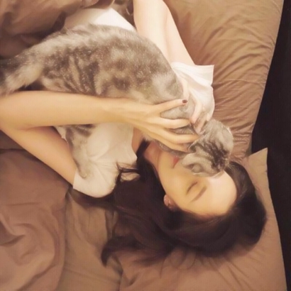 真人实拍带猫的女生头像图片 女生头像 第29张 真人实拍带猫的女生头像图片 女生头像 第29张
