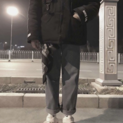 冷淡风男生下半身不露脸小众头像 男生头像 第20张