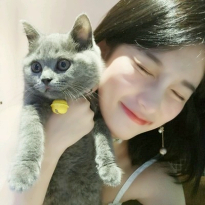 真人实拍带猫的女生头像图片 女生头像 第1张 真人实拍带猫的女生头像图片 女生头像 第1张
