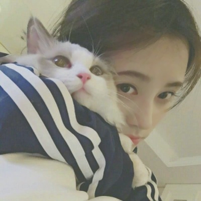 真人实拍带猫的女生头像图片 女生头像 第3张 真人实拍带猫的女生头像图片 女生头像 第3张