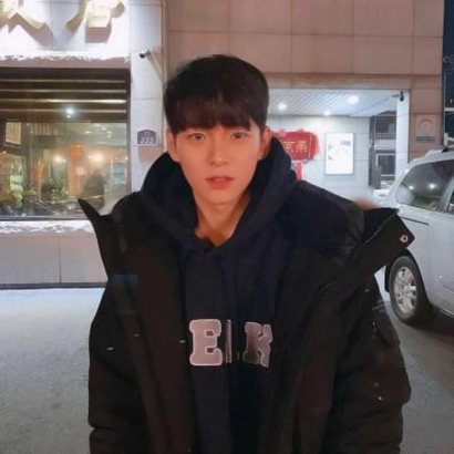 小众意境成熟男生头像 高冷耐看 男生头像 第23张