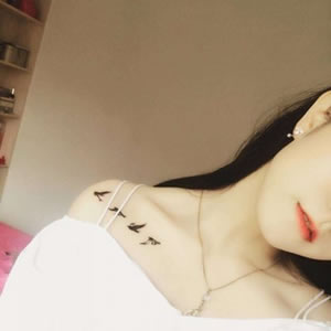 高级感女生性感锁骨头像 小众温柔露肩锁骨女生 女生头像 第2张