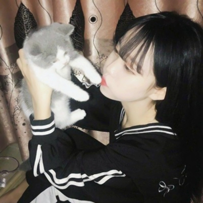 真人实拍带猫的女生头像图片 女生头像 第13张 真人实拍带猫的女生头像图片 女生头像 第13张