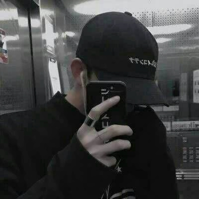 手拿手机遮脸男士头像 潮流帅气 男生头像 第9张