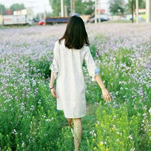 超好看小清新女生背影头像,温柔氛围感拉满小清新女生背影头像 女生头像 第1张 超好看小清新女生背影头像,温柔氛围感拉满小清新女生背影头像 女生头像 第1张