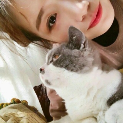 真人实拍带猫的女生头像图片 女生头像 第20张 真人实拍带猫的女生头像图片 女生头像 第20张