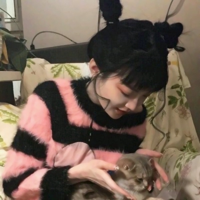 真人实拍带猫的女生头像图片 女生头像 第10张 真人实拍带猫的女生头像图片 女生头像 第10张