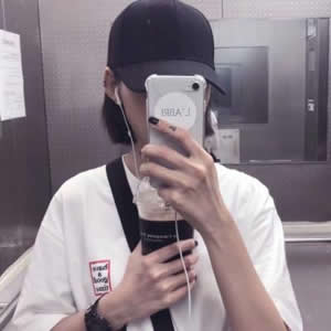 原宿风头像女个性款!甜酷撞色 + 潮流元素超吸睛 女生头像 第8张 原宿风头像女个性款!甜酷撞色 + 潮流元素超吸睛 女生头像 第8张