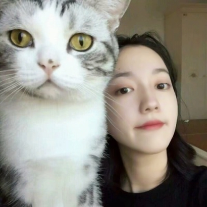 真人实拍带猫的女生头像图片 女生头像 第9张 真人实拍带猫的女生头像图片 女生头像 第9张
