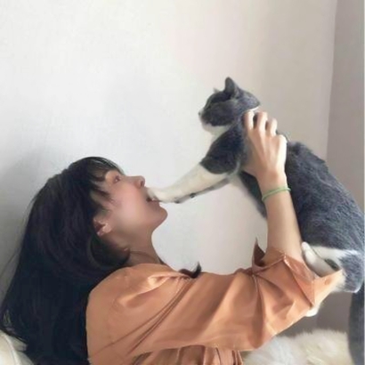 真人实拍带猫的女生头像图片 女生头像 第28张 真人实拍带猫的女生头像图片 女生头像 第28张