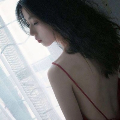 露锁骨氛围感露肩女生头像，高级小众真人女 女生头像 第11张