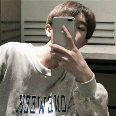 手拿手机遮脸男士头像 潮流帅气 男生头像 第27张