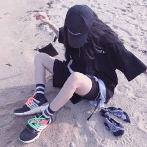 原宿风头像女个性款!甜酷撞色 + 潮流元素超吸睛 女生头像 第18张 原宿风头像女个性款!甜酷撞色 + 潮流元素超吸睛 女生头像 第18张