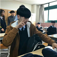 男生剪刀手帅气qq头像真人 男生头像 第8张