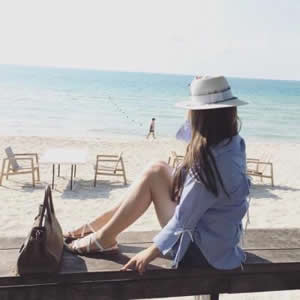 微信头像女生海边背影｜高级氛围感女生海边背影 女生头像 第6张