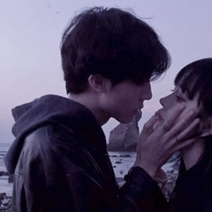 甜蜜接吻qq情侣头像一左一右 情侣头像 第12张 甜蜜接吻qq情侣头像一左一右 情侣头像 第12张