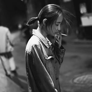 qq头像孤独女生黑白合集 女生头像 第1张 qq头像孤独女生黑白合集 女生头像 第1张
