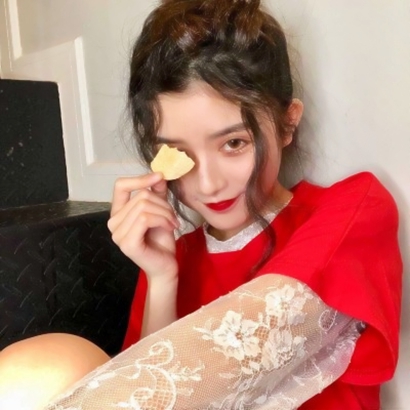 温柔治愈红色衣服女生头像干净耐看 女生头像 第9张 温柔治愈红色衣服女生头像干净耐看 女生头像 第9张