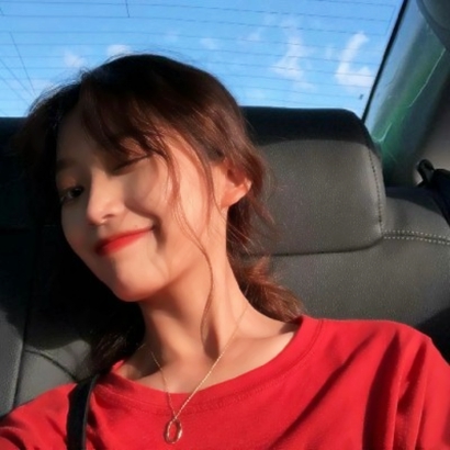 温柔治愈红色衣服女生头像干净耐看 女生头像 第3张 温柔治愈红色衣服女生头像干净耐看 女生头像 第3张