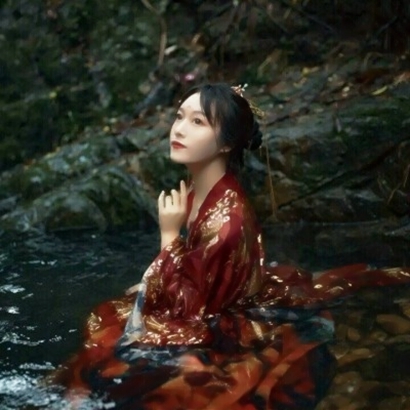 冷艳氛围感!红色系高冷古风女生头像高清无水印 女生头像 第8张 冷艳氛围感!红色系高冷古风女生头像高清无水印 女生头像 第8张