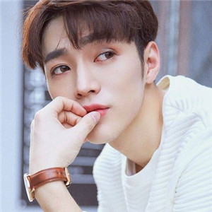 男生头像正脸帅气阳光 干净治愈男生 男生头像 第1张