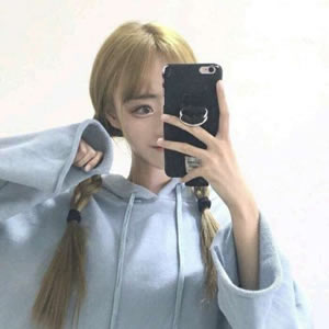 手机控头像女生霸气,各种姿势拿手机自拍 女生头像 第4张 手机控头像女生霸气,各种姿势拿手机自拍 女生头像 第4张