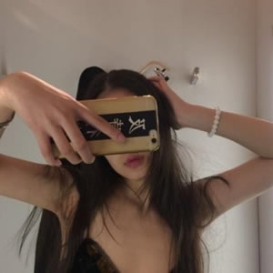手机控头像女生霸气,各种姿势拿手机自拍 女生头像 第2张 手机控头像女生霸气,各种姿势拿手机自拍 女生头像 第2张