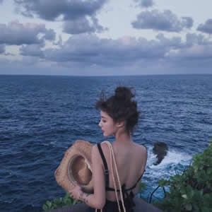 微信头像女生海边背影｜高级氛围感女生海边背影 女生头像 第8张