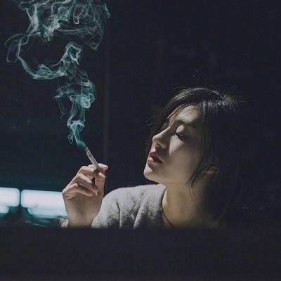 霸气范高冷抽烟女生头像 小众酷感女生 女生头像 第6张