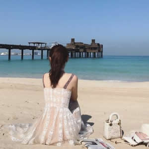 微信头像女生海边背影｜高级氛围感女生海边背影 女生头像 第7张