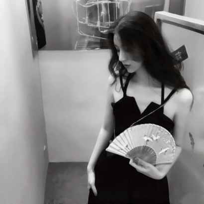 微信黑白头像图片女孩 女生头像 第6张