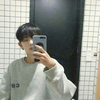 拿手机自拍手机控的男生头像合集 男生头像 第9张
