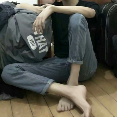 qq头像男下半身不露脸不露头合集 男生头像 第4张