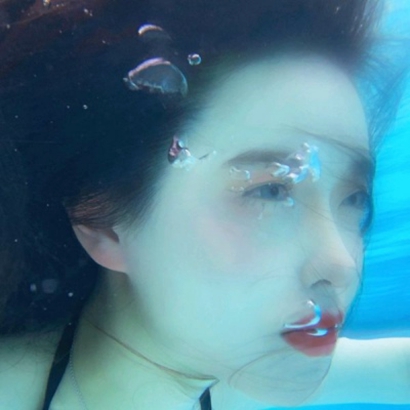 唯美水中女生头像 仙气氛围感水下女生 女生头像 第1张 唯美水中女生头像 仙气氛围感水下女生 女生头像 第1张