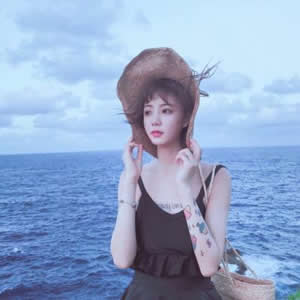 女生真人蓝色海边头像 女生头像 第2张 女生真人蓝色海边头像 女生头像 第2张