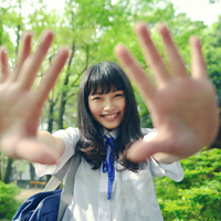 qq头像校服女生 温柔治愈校园风女生 女生头像 第47张