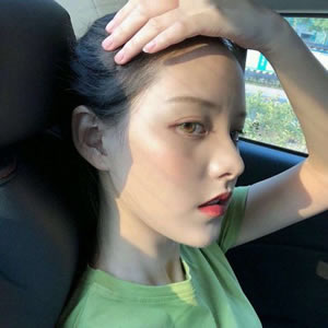 潮流绿色头像女生专用 简约酷感绿色系女 女生头像 第8张 潮流绿色头像女生专用 简约酷感绿色系女 女生头像 第8张
