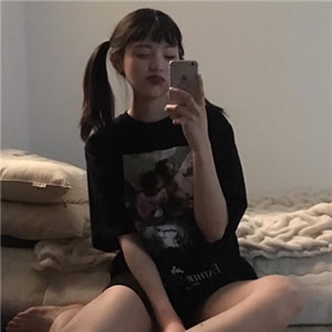 女伤感黑暗拿着手机自拍头像 女生头像 第4张 女伤感黑暗拿着手机自拍头像 女生头像 第4张