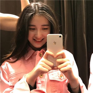 女伤感黑暗拿着手机自拍头像 女生头像 第10张 女伤感黑暗拿着手机自拍头像 女生头像 第10张