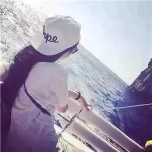微信头像女戴帽子背影 女生头像 第9张 微信头像女戴帽子背影 女生头像 第9张