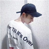 qq男生头像背影戴帽子