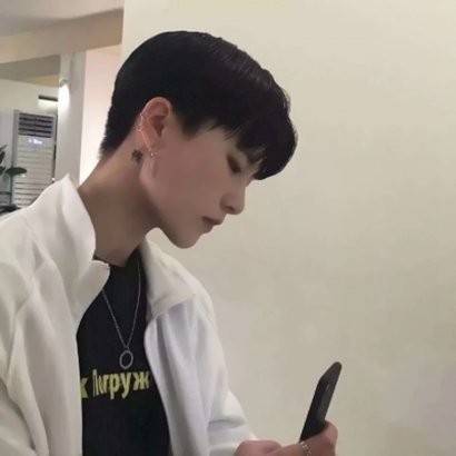 15岁小哥哥照片头像 男生头像 第1张