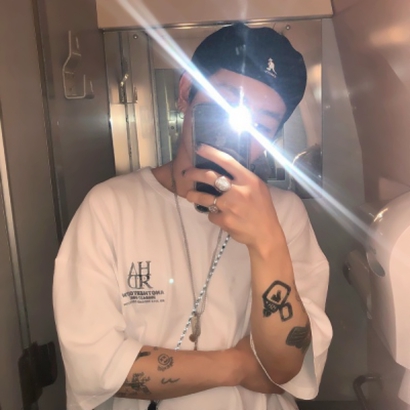 男生用手机挡脸头像 男生头像 第17张