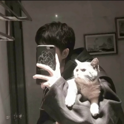 男生用手机挡脸头像 男生头像 第1张